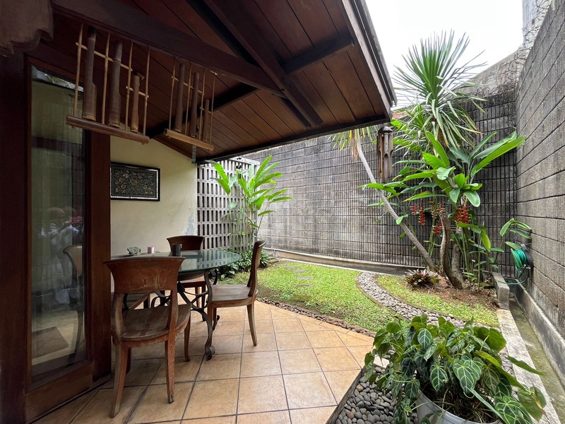 Rumah Terawat Luas 330m2 di Lebak Bulus Siap Huni Dalam Komplek Dekat ke MRT