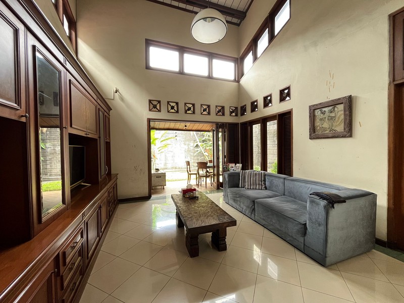 Rumah Terawat Luas 330m2 di Lebak Bulus Siap Huni Dalam Komplek Dekat ke MRT