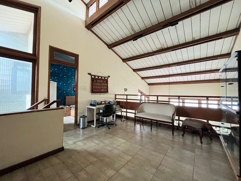 Rumah Terawat Luas 330m2 di Lebak Bulus Siap Huni Dalam Komplek Dekat ke MRT