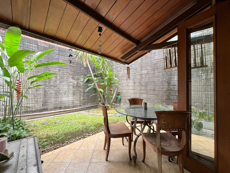 Rumah Terawat Luas 330m2 di Lebak Bulus Siap Huni Dalam Komplek Dekat ke MRT