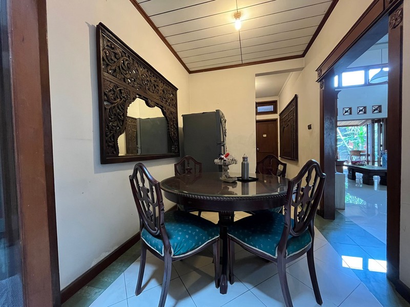 Rumah Terawat Luas 330m2 di Lebak Bulus Siap Huni Dalam Komplek Dekat ke MRT