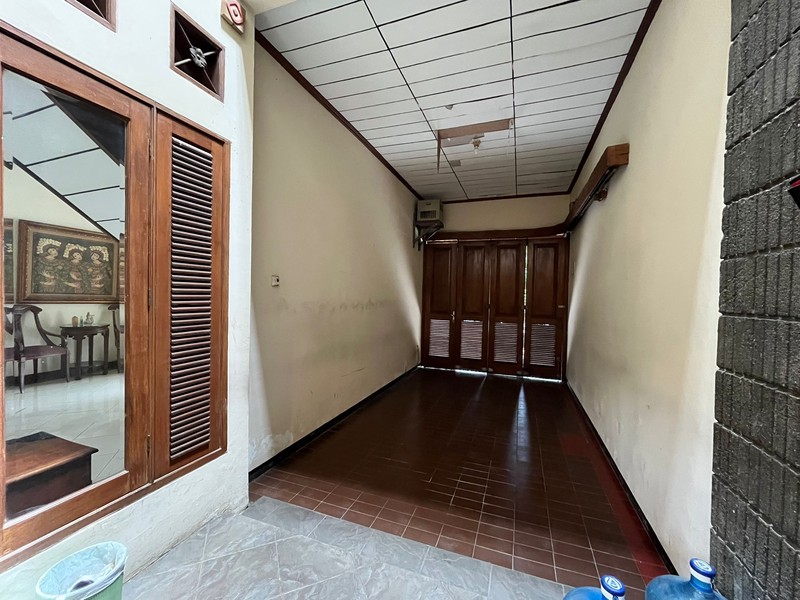 Rumah Terawat Luas 330m2 di Lebak Bulus Siap Huni Dalam Komplek Dekat ke MRT