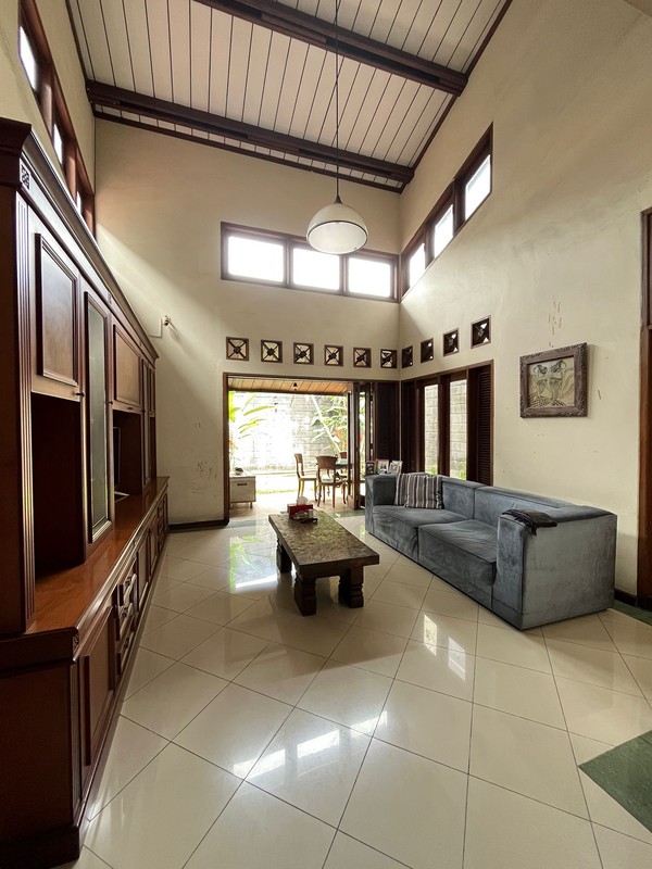 Rumah Terawat Luas 330m2 di Lebak Bulus Siap Huni Dalam Komplek Dekat ke MRT