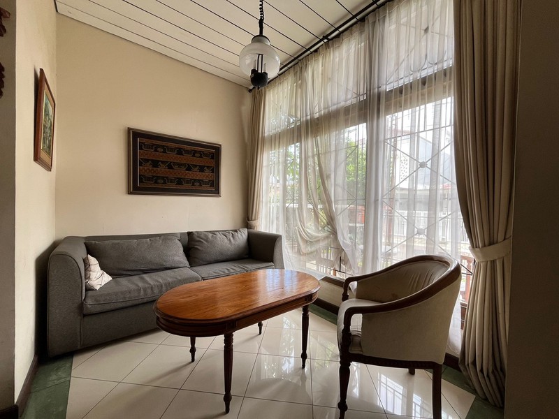 Rumah Terawat Luas 330m2 di Lebak Bulus Siap Huni Dalam Komplek Dekat ke MRT