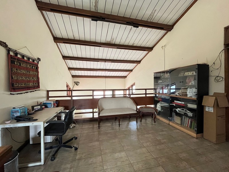 Rumah Terawat Luas 330m2 di Lebak Bulus Siap Huni Dalam Komplek Dekat ke MRT