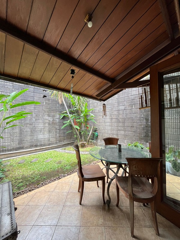 Rumah Terawat Luas 330m2 di Lebak Bulus Siap Huni Dalam Komplek Dekat ke MRT