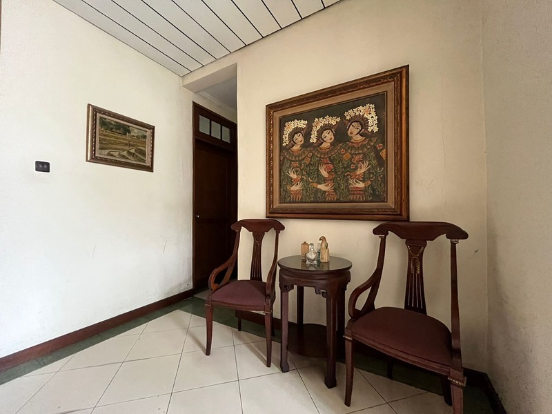 Rumah Terawat Luas 330m2 di Lebak Bulus Siap Huni Dalam Komplek Dekat ke MRT