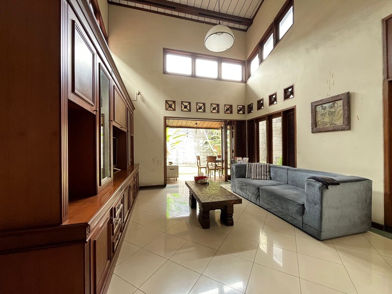 Rumah Terawat Luas 330m2 di Lebak Bulus Siap Huni Dalam Komplek Dekat ke MRT