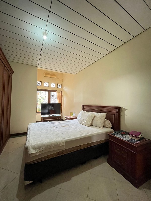 Rumah Terawat Luas 330m2 di Lebak Bulus Siap Huni Dalam Komplek Dekat ke MRT