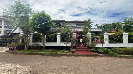 Rumah Asri Super Luas Posisi Hook Dalam Komplek Strategis di Cinere