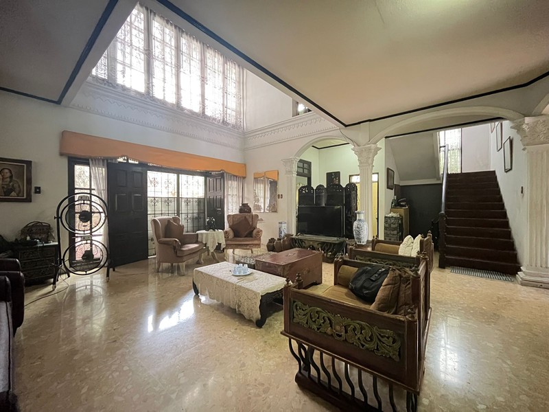 Rumah Asri Super Luas Posisi Hook Dalam Komplek Strategis di Cinere