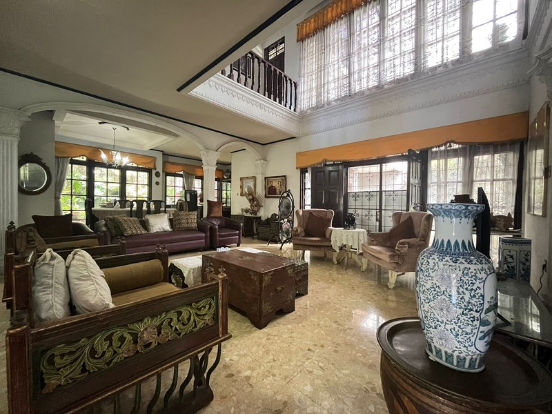 Rumah Asri Super Luas Posisi Hook Dalam Komplek Strategis di Cinere