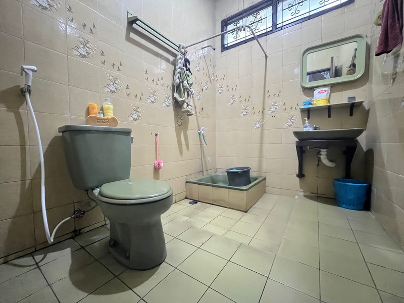 Rumah Asri Super Luas Posisi Hook Dalam Komplek Strategis di Cinere