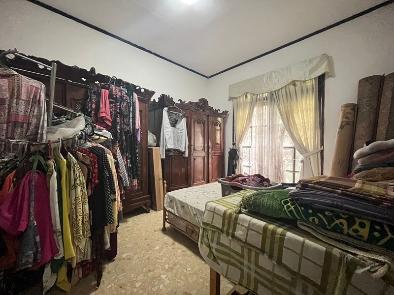 Rumah Asri Super Luas Posisi Hook Dalam Komplek Strategis di Cinere