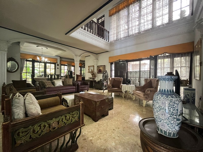 Rumah Asri Super Luas Posisi Hook Dalam Komplek Strategis di Cinere