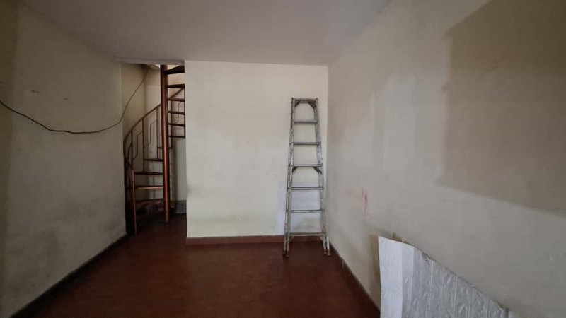 Rumah Luas di Hoek Jalan 2 Mobil di Pusat Bisnis Tebet Barat