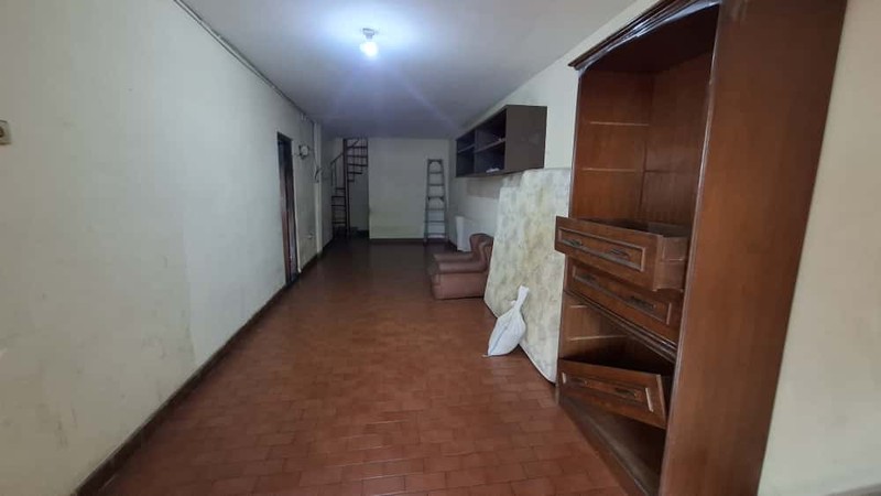 Rumah Luas di Hoek Jalan 2 Mobil di Pusat Bisnis Tebet Barat