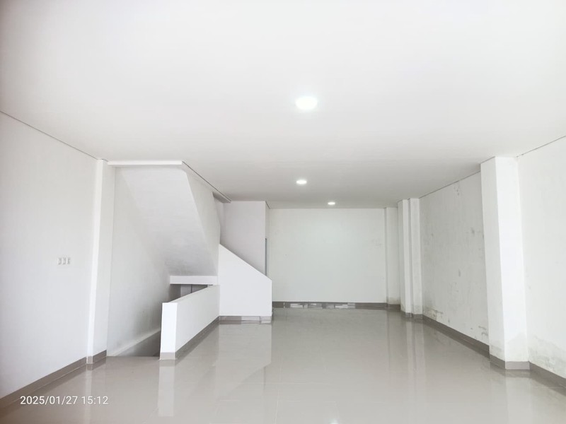 Ruko Baru 3 Lantai di Lokasi Ramai Komersial Tebet Barat, Dekat Ke Jl. MT Haryono - Jaksel