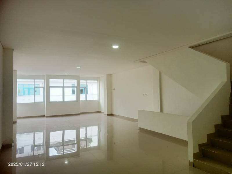 Ruko Baru 3 Lantai di Lokasi Ramai Komersial Tebet Barat, Dekat Ke Jl. MT Haryono - Jaksel