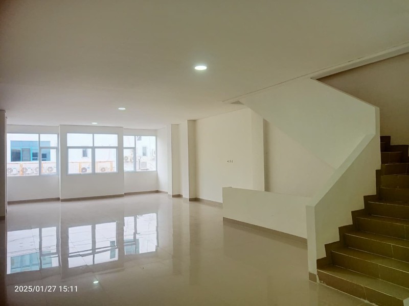 Ruko Baru 3 Lantai di Lokasi Ramai Komersial Tebet Barat, Dekat Ke Jl. MT Haryono - Jaksel