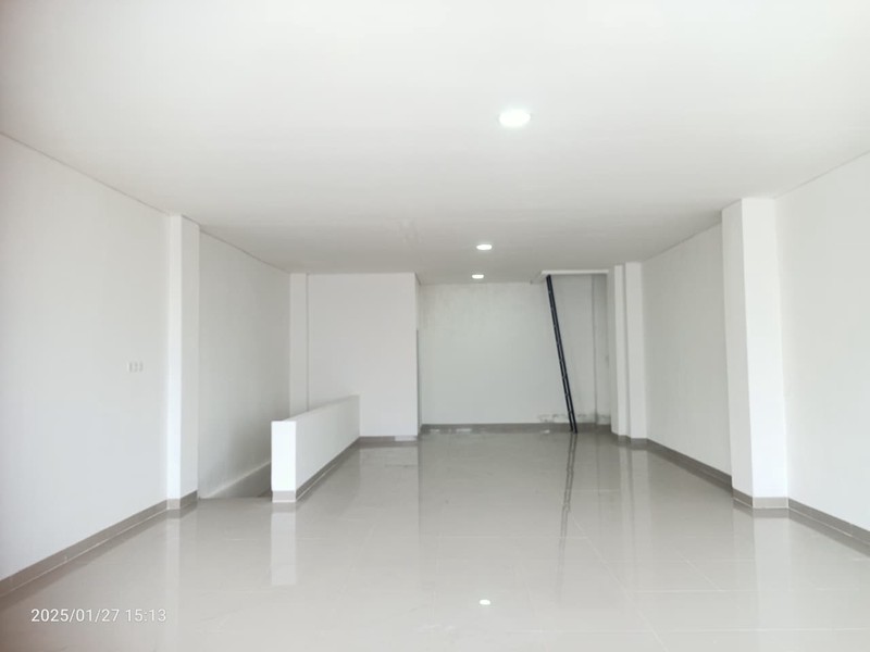 Ruko Baru 3 Lantai di Lokasi Ramai Komersial Tebet Barat, Dekat Ke Jl. MT Haryono - Jaksel