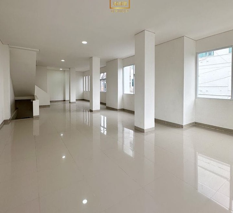 Ruko Baru 3 Lantai di Lokasi Ramai Komersial Tebet Barat, Dekat Ke Jl. MT Haryono - Jaksel