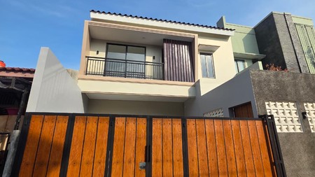 Rumah Bagus Di Jl Jati, Bukit Nusa Indah Ciputat Tangerang Selatan