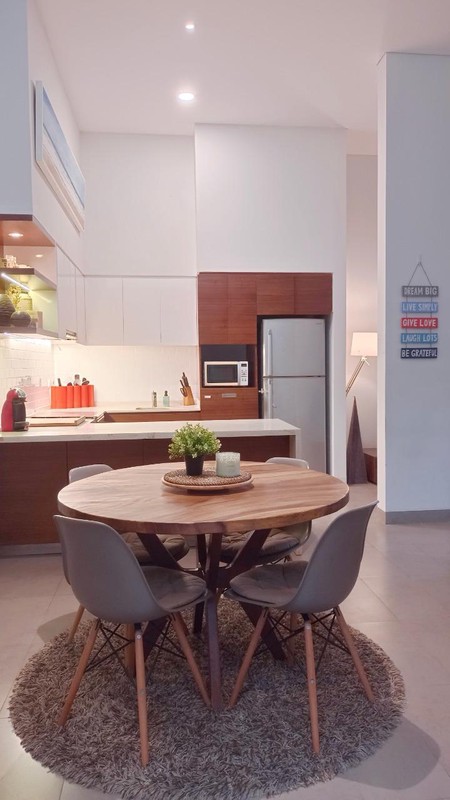 Rumah Di Pondok Ranji Semi Furnished 2½ Lantai KT 4 KM 3 sudah SHM.