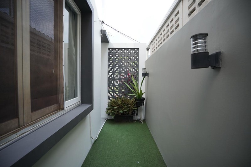 Rumah Di Pondok Ranji Semi Furnished 2½ Lantai KT 4 KM 3 sudah SHM.