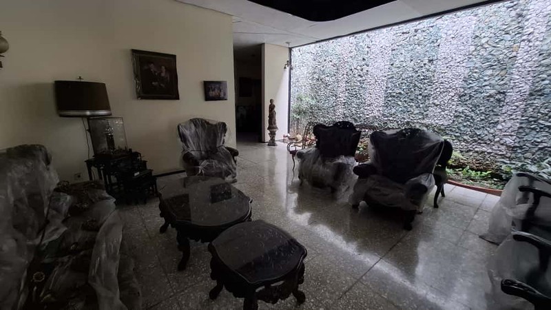 Rumah Luas di Jalan Raya Pusat Bisnis Warung Buncit Jaksel