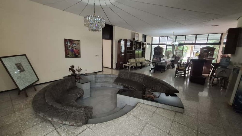 Rumah Luas di Jalan Raya Pusat Bisnis Warung Buncit Jaksel
