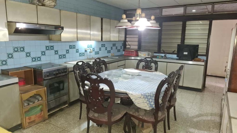 Rumah Luas di Jalan Raya Pusat Bisnis Warung Buncit Jaksel