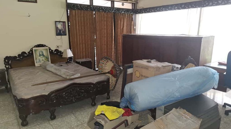 Rumah Luas di Jalan Raya Pusat Bisnis Warung Buncit Jaksel