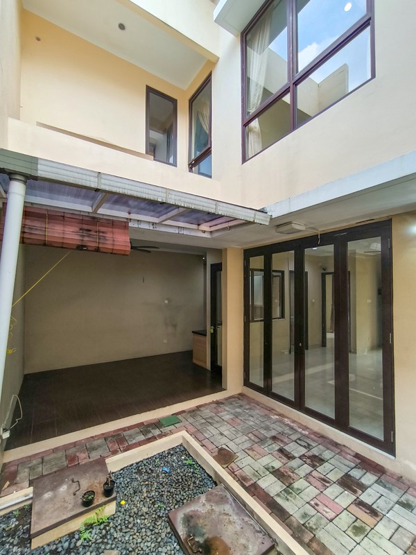 Rumah dalam cluster,securty 24 jam di Bintaro Jaya 9