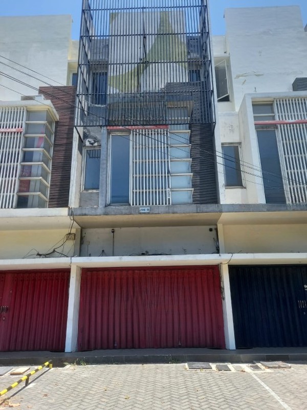 DISEWAKAN RUKO 3 LANTAI DI JALAN RAYA JEMURSARI