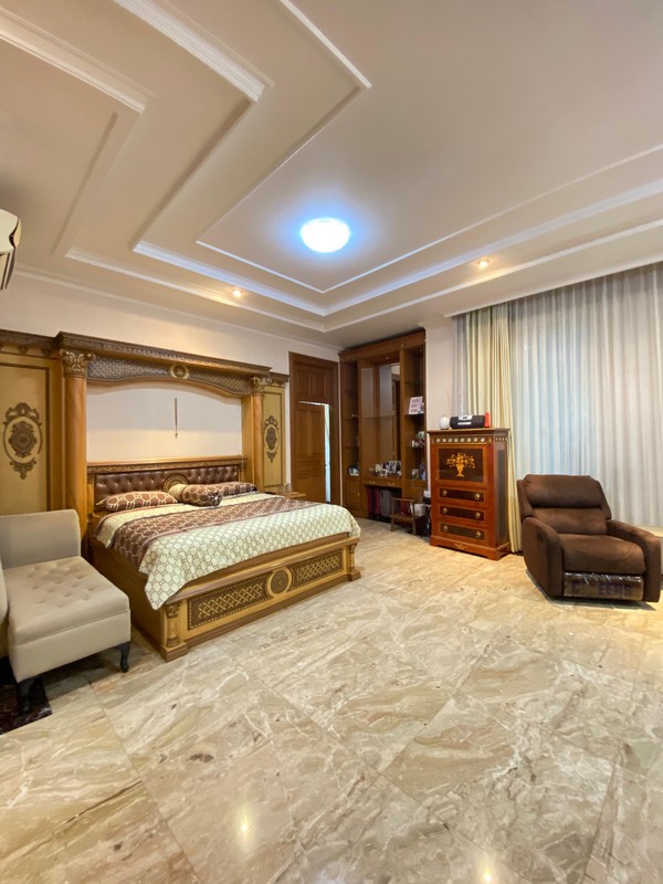 Rumah Mewah Klasik dalam Komplek Ternama Villa Cinere Mas
