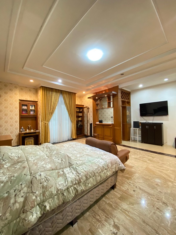 Rumah Mewah Klasik dalam Komplek Ternama Villa Cinere Mas