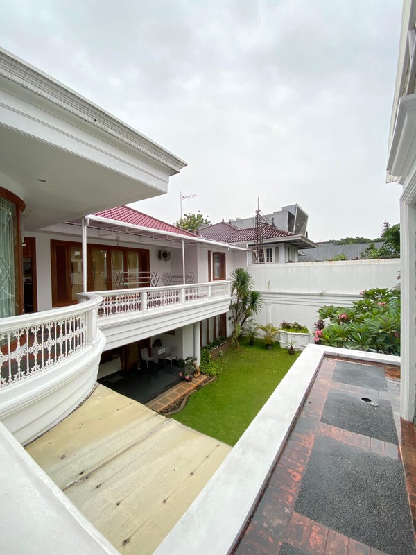 Rumah Mewah Klasik dalam Komplek Ternama Villa Cinere Mas