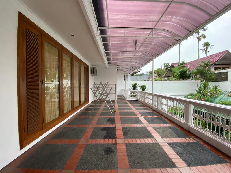 Rumah Mewah Klasik dalam Komplek Ternama Villa Cinere Mas