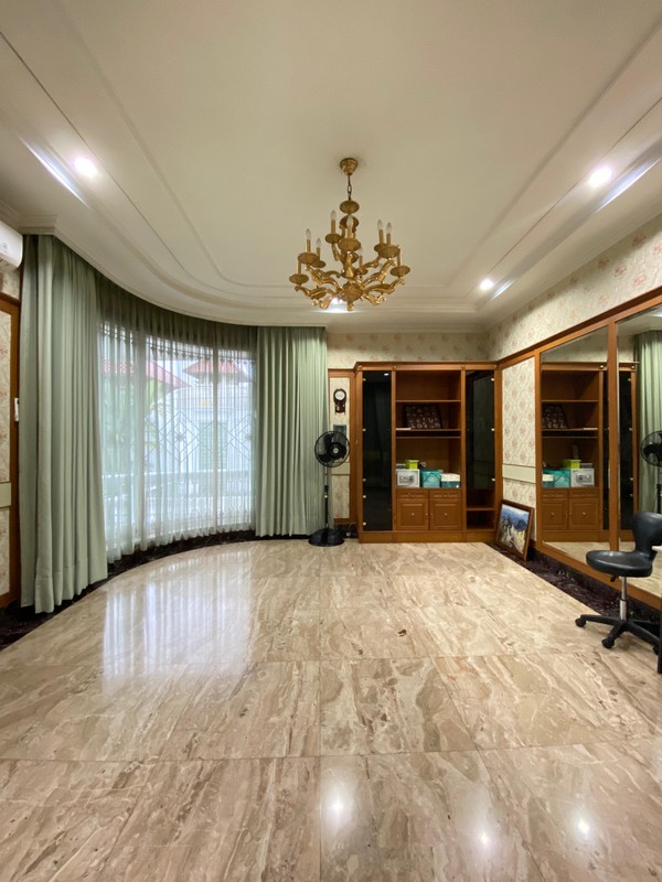 Rumah Mewah Klasik dalam Komplek Ternama Villa Cinere Mas