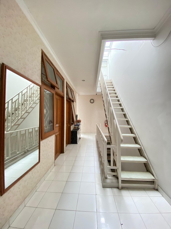 Rumah Mewah Klasik dalam Komplek Ternama Villa Cinere Mas