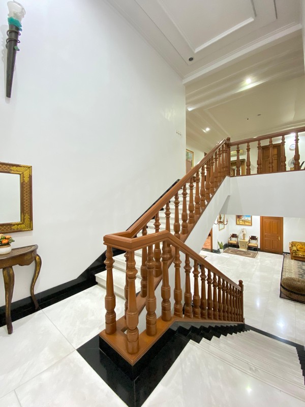Rumah Mewah Klasik dalam Komplek Ternama Villa Cinere Mas