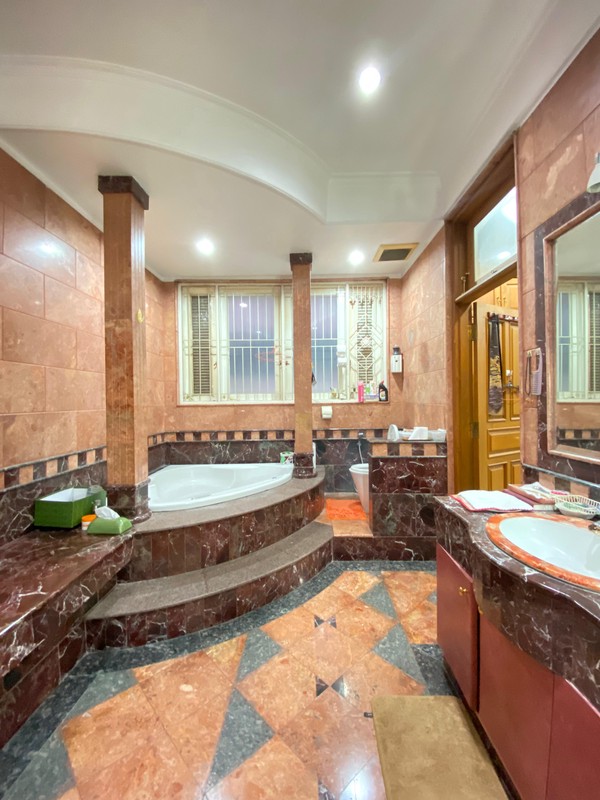 Rumah Mewah Klasik dalam Komplek Ternama Villa Cinere Mas