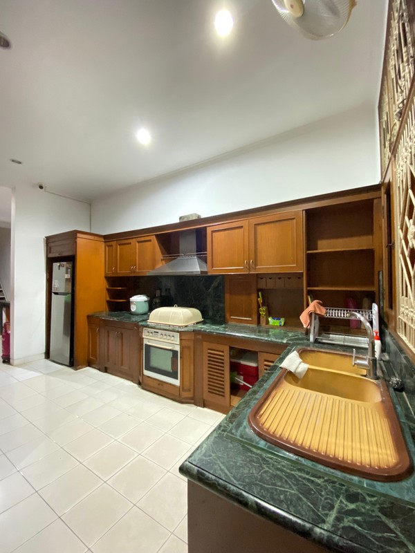 Rumah Mewah Klasik dalam Komplek Ternama Villa Cinere Mas