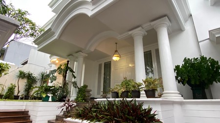 Rumah Mewah Klasik dalam Komplek Ternama Villa Cinere Mas