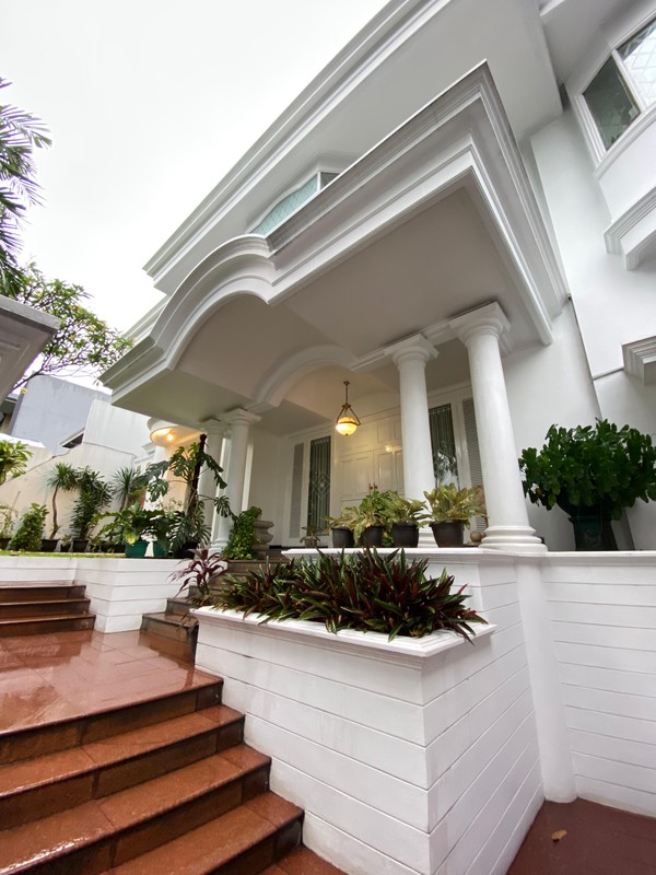 Rumah Mewah Klasik dalam Komplek Ternama Villa Cinere Mas