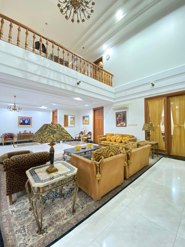 Rumah Mewah Klasik dalam Komplek Ternama Villa Cinere Mas