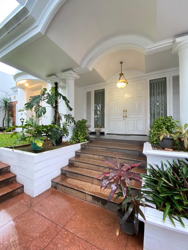 Rumah Mewah Klasik dalam Komplek Ternama Villa Cinere Mas