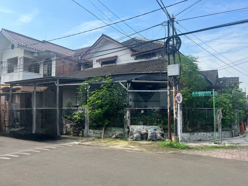 Rumah Kost Lokasi strategis dekat dengan sekolah dan Pasar Modern BSD