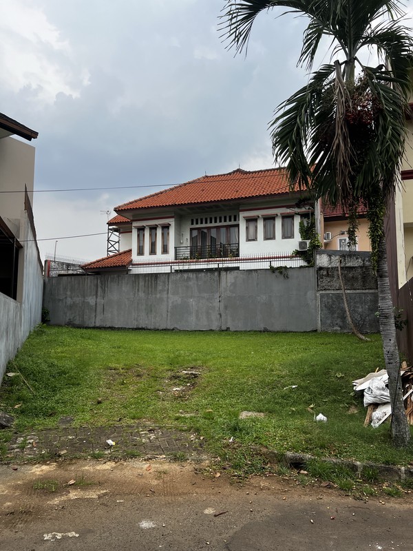 Tanah di Anggrek Loka, 2.3 - Harga Miring 